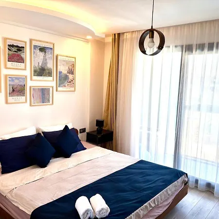 Theos 8 Family For Families Only Apartamento