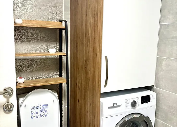 Theos 8 Family For Families Only Apartmán