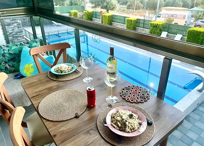 Theos 8 Family For Families Only Apartmán *